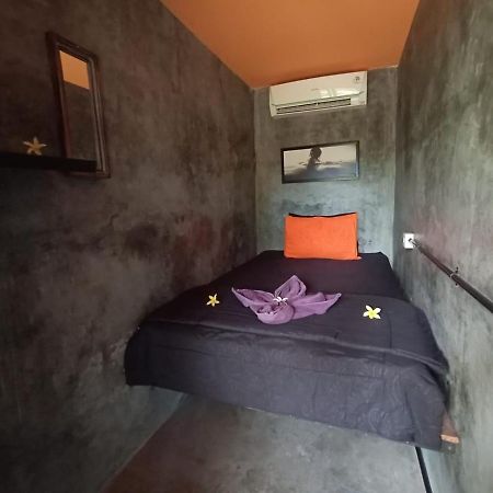 Keramas Surf Hostel Bagian luar foto